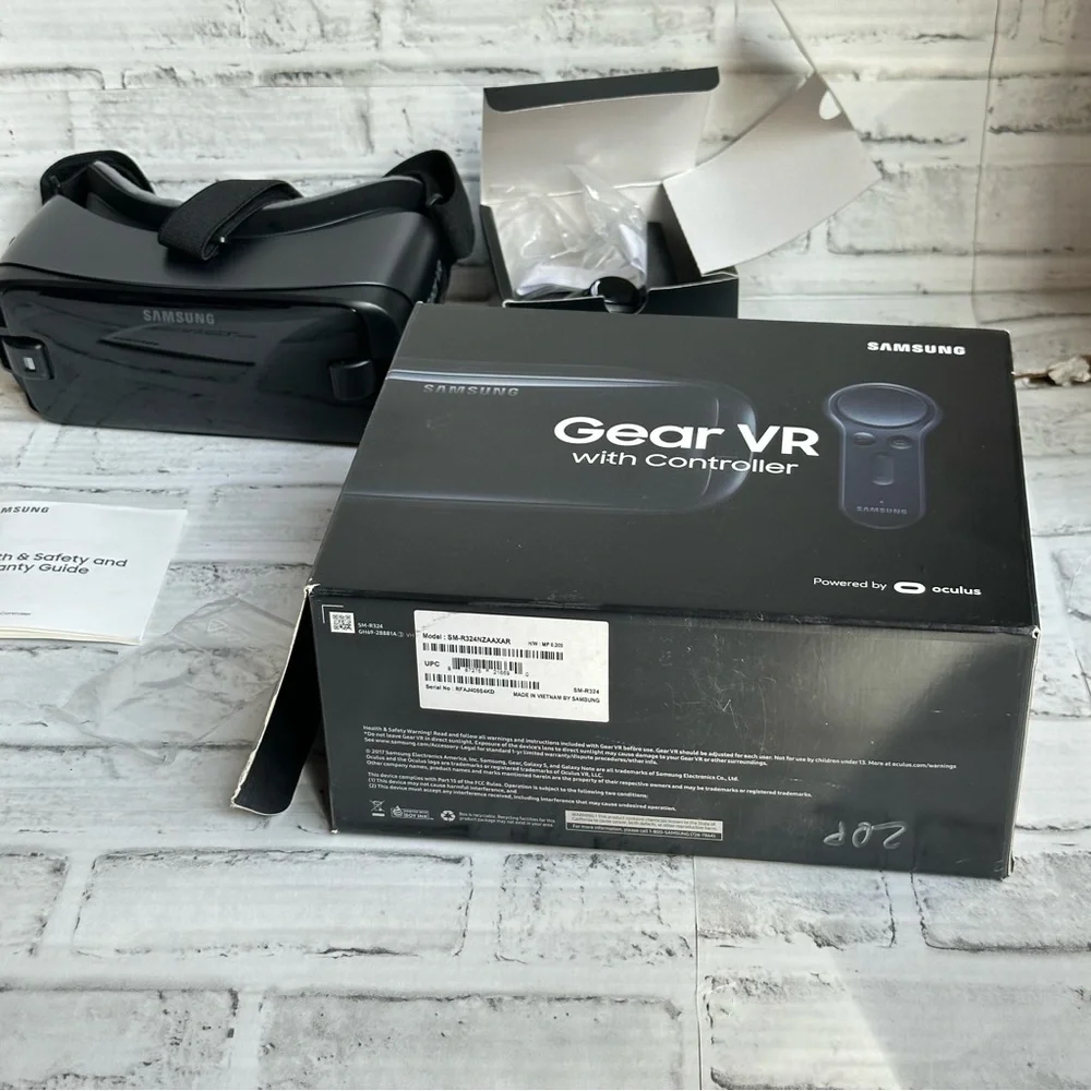 Samsung Gear VR with Controller - Black